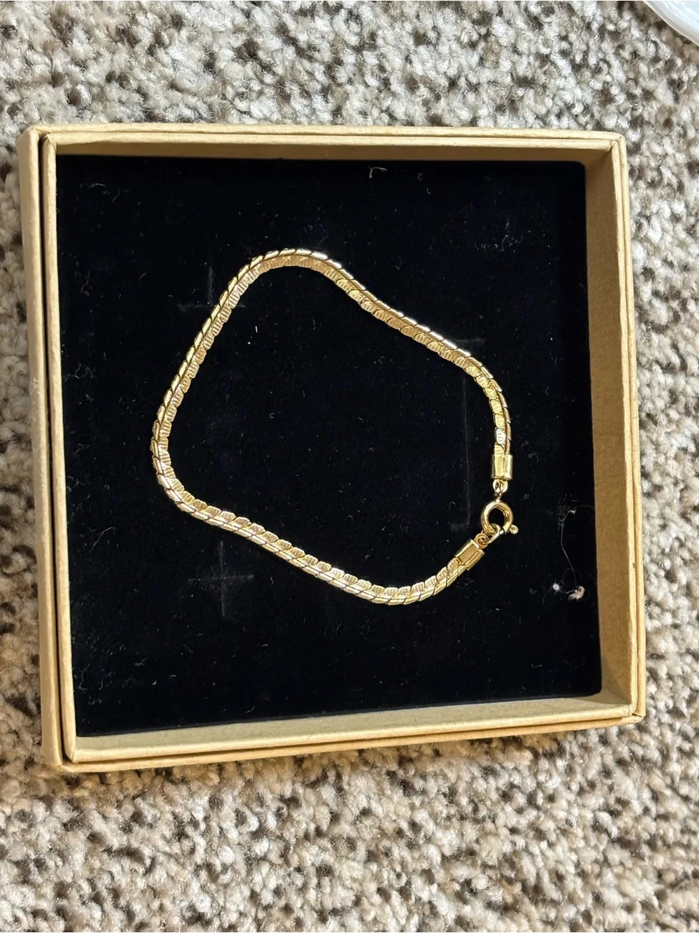 Elegant Gold Women's Herringbone Bracelet
